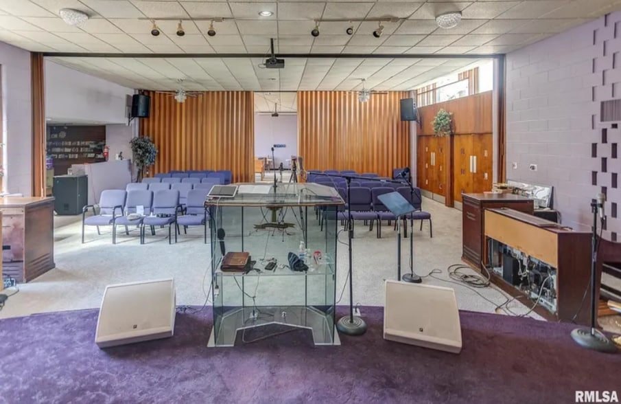 More Photos Of 104 N Pine St, Centralia Religious Facility For Sale