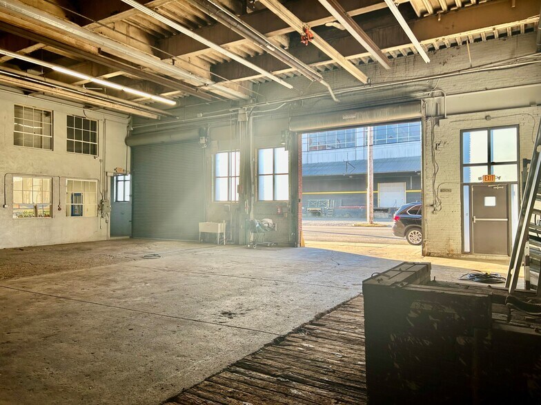 More Photos Of 2125 Jane St, Pittsburgh Warehouse For Lease
