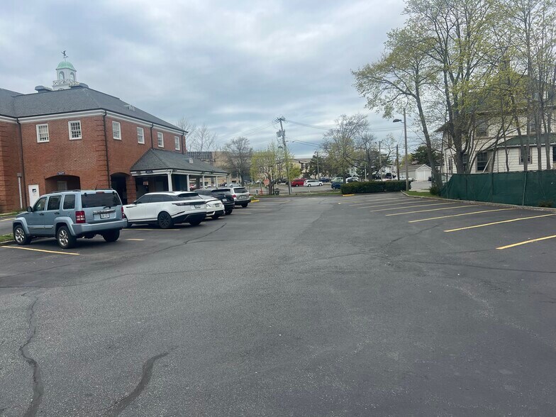 More Photos Of 209 W Main St, Riverhead Office For Lease