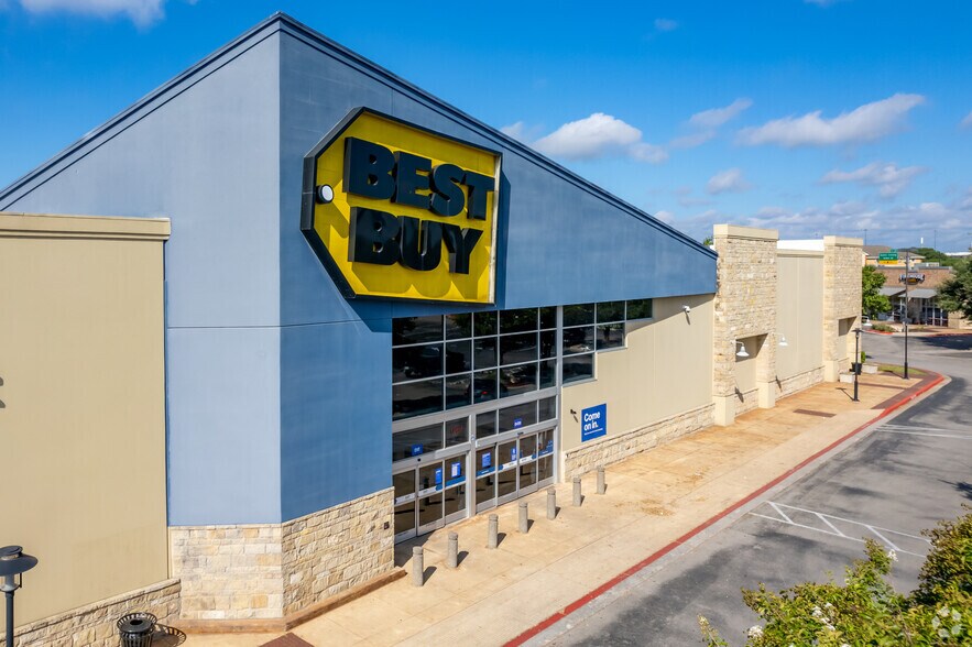 More Photos Of 117 Louis Henna Blvd, Round Rock Unknown For Lease