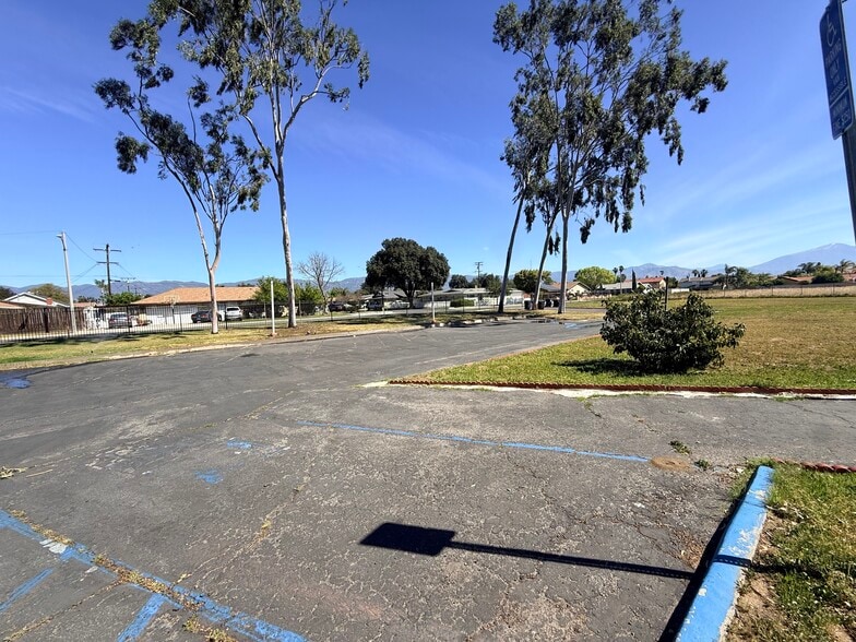 More Photos Of 625 N Eucalyptus Ave, Rialto Religious Facility For Lease