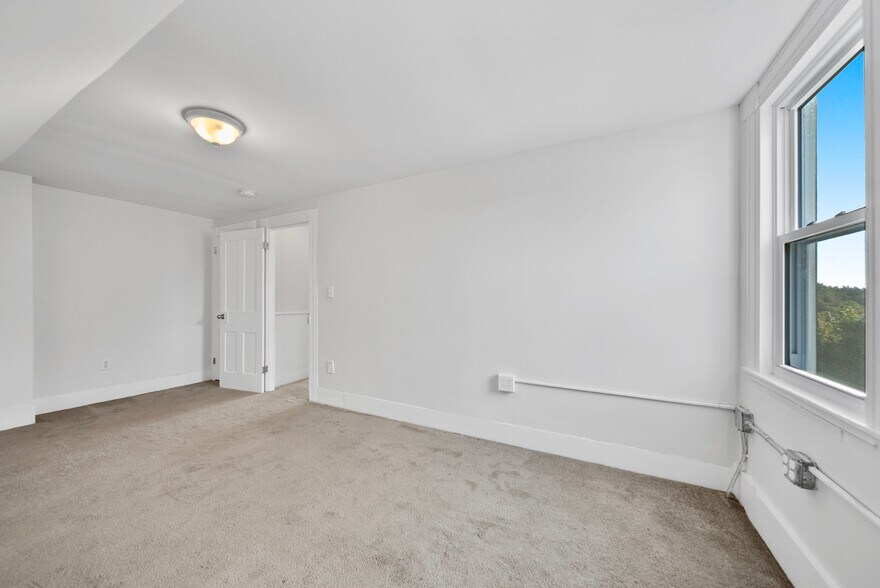 More Photos Of 210 Main St, Somersworth Apartments For Sale