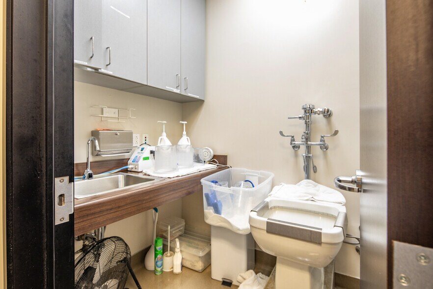 More Photos Of 113 Waterworks Way, Irvine Medical For Sale