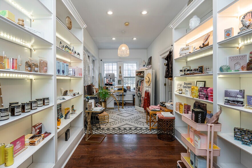 More Photos Of 302 W High St, Lexington Office Residential For Sale