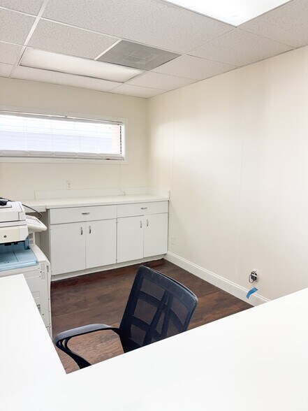 More Photos Of 3630 Almazan Dr, Dallas Medical For Lease