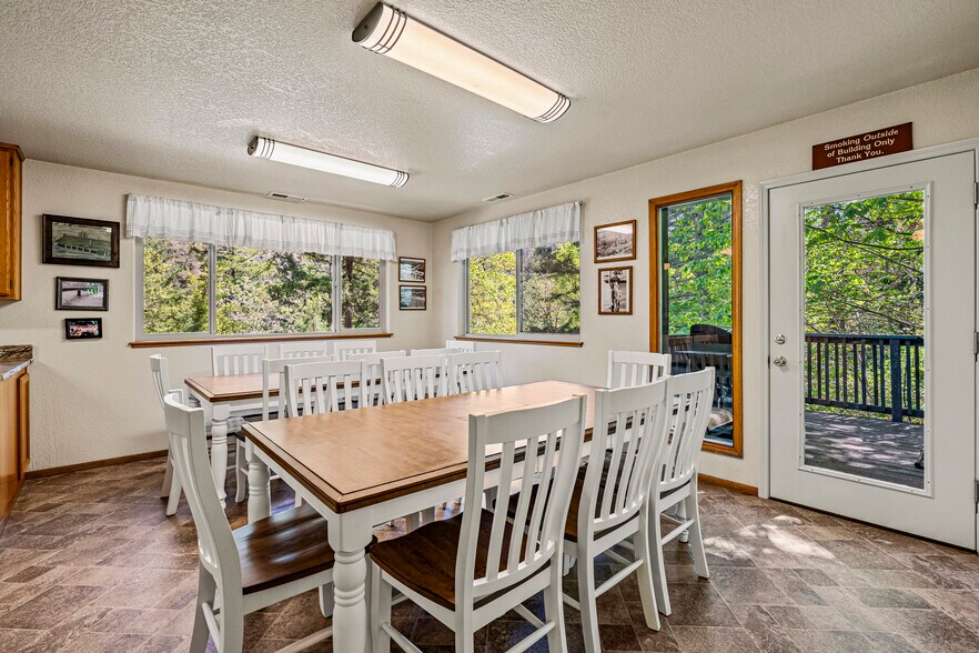More Photos Of 11744 Galice Rd, Merlin Hotel For Sale