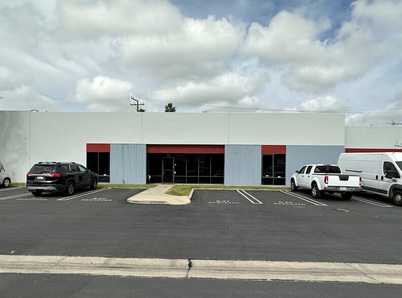 More Photos Of 513-533 Mercury Ln, Brea Warehouse For Lease