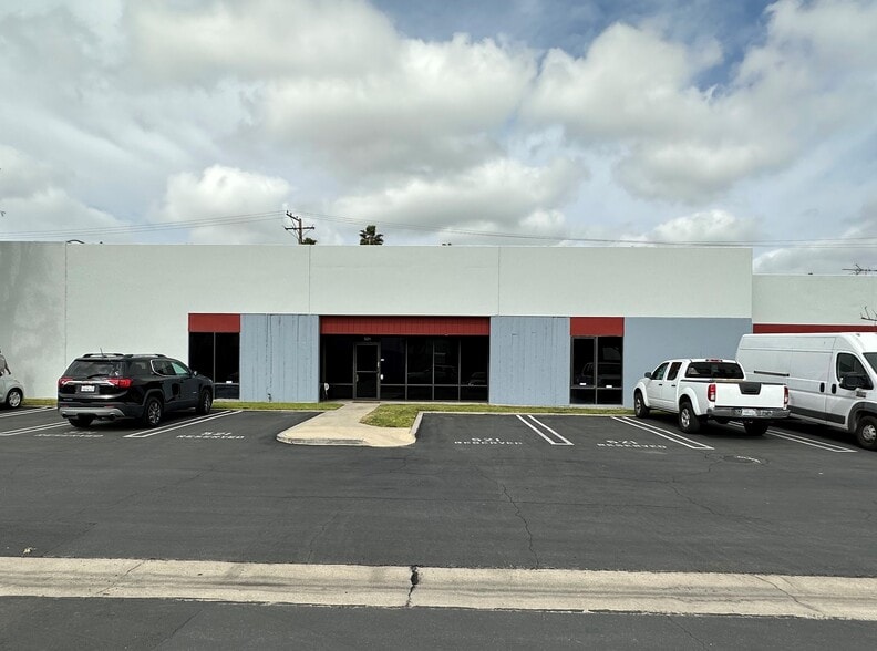 More Photos Of 513-533 Mercury Ln, Brea Warehouse For Sale