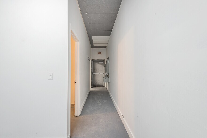 More Photos Of 1245-1275 Boul Des Seigneurs, Terrebonne Freestanding For Lease