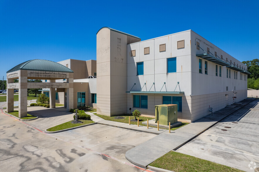 Primary Photo Of 19211 McKay Blvd, Humble Hospital For Sale