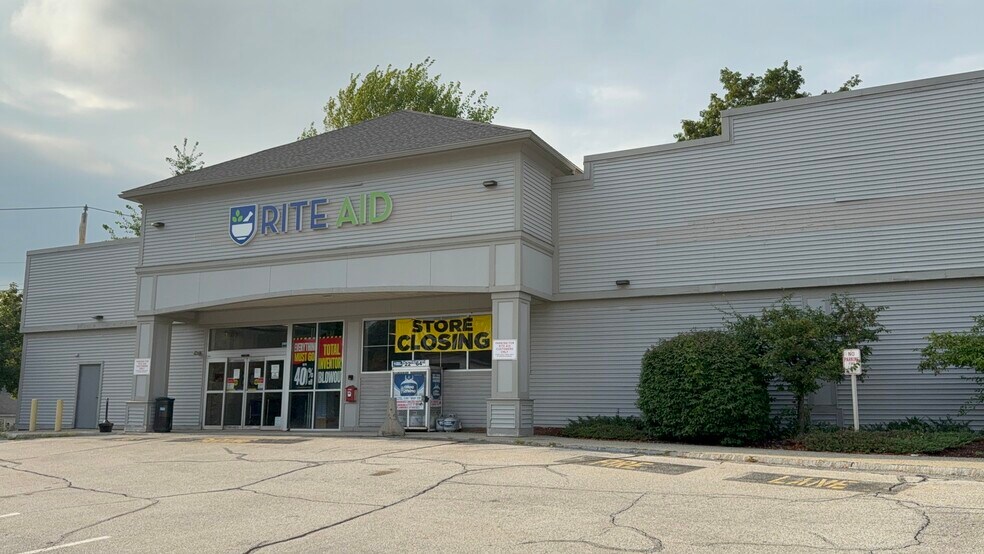 More Photos Of 15 Mont Vernon St, Milford Freestanding For Lease