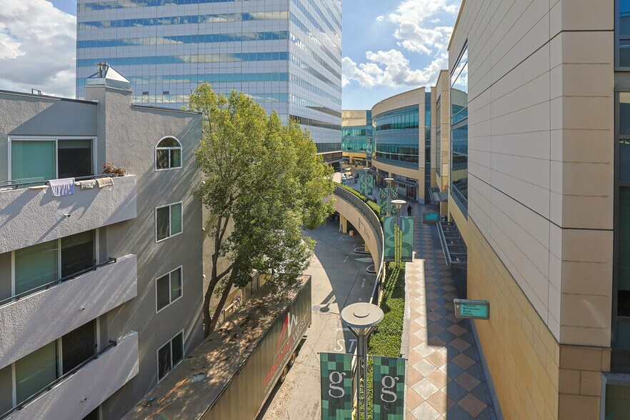 More Photos Of 15301 Ventura Blvd, Sherman Oaks Unknown For Lease