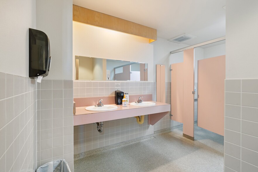 More Photos Of 1321 Martin Luther King Jr Way, Tacoma Office For Sale
