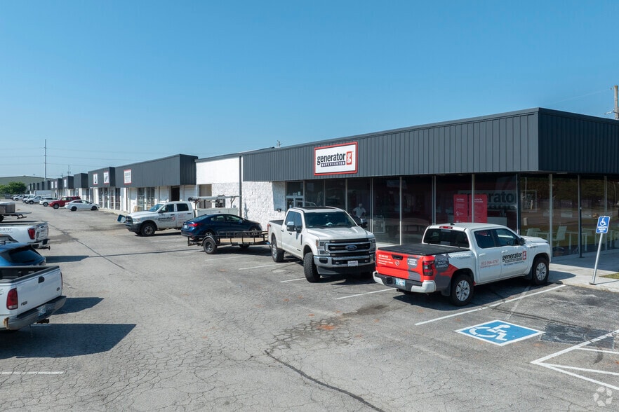 More Photos Of 8240-8290 E 41st St, Tulsa Unknown For Lease