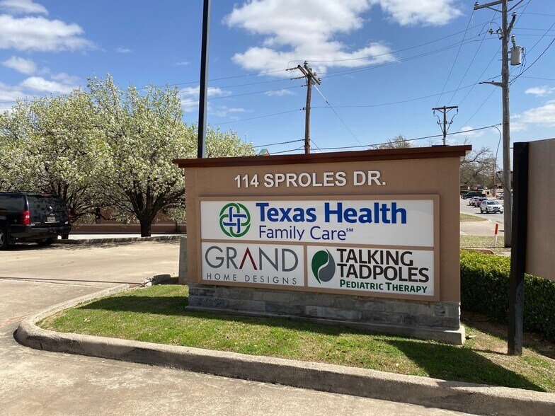 More Photos Of 114 Sproles Dr, Benbrook Medical For Sale