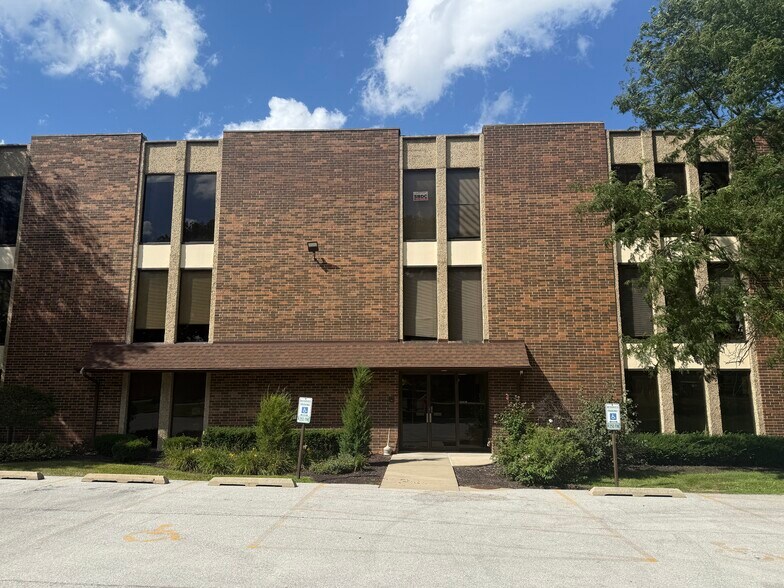 More Photos Of 7800 W College Dr, Palos Heights Office For Lease