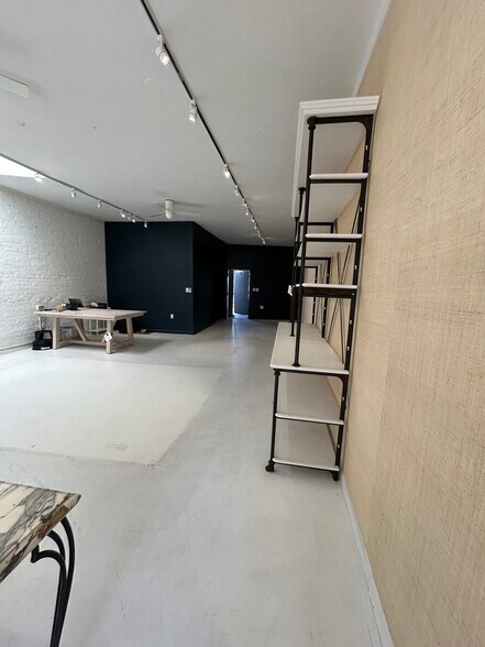 More Photos Of 5670 La Jolla Blvd, La Jolla Storefront Retail Residential For Lease