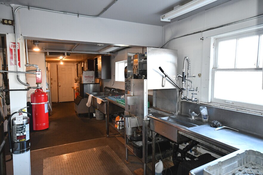 More Photos Of 2620 W 2nd St, The Dalles Restaurant For Sale