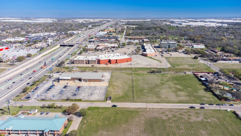 More Photos Of 940 N I-35 E, Lancaster Auto Dealership For Lease