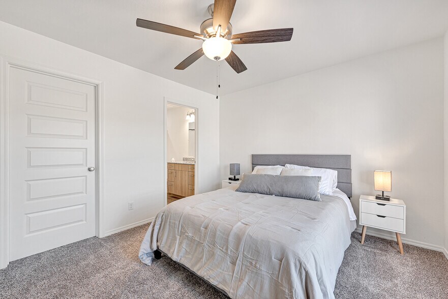 More Photos Of 1512 S Razorback Rd, Fayetteville Apartments For Sale