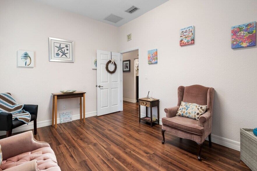 More Photos Of 934 Cypress Village Blvd, Sun City Center Office For Sale