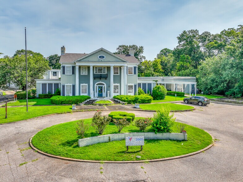 More Photos Of 2005 N Country Club Dr, Montgomery Schools For Sale
