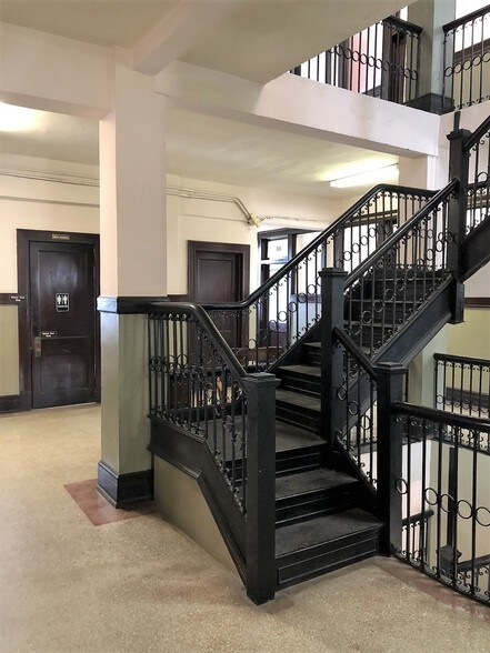 More Photos Of 1303 Main St, Newberry Office Residential For Sale