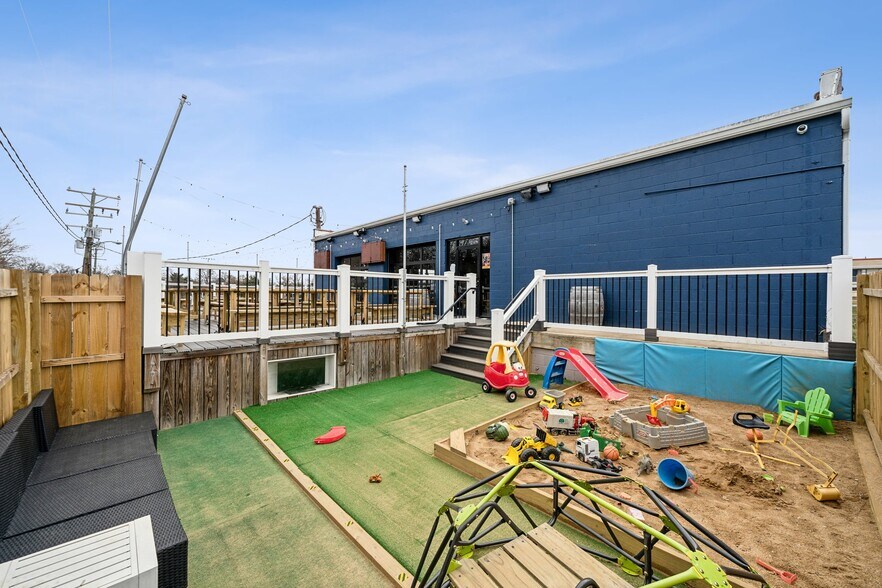 More Photos Of 704 Dawn St, Richmond Warehouse For Sale