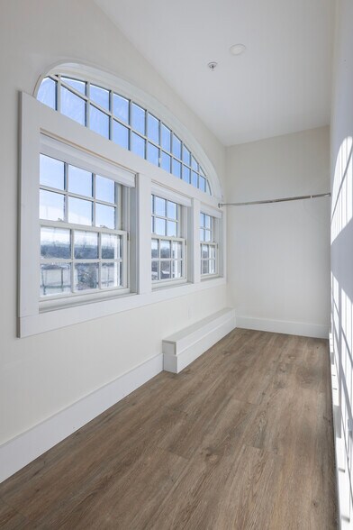 More Photos Of 212 Water St, Block Island Storefront For Sale