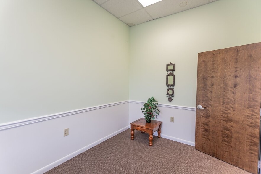 More Photos Of 1143 Oak Ridge Tpke, Oak Ridge Restaurant For Sale