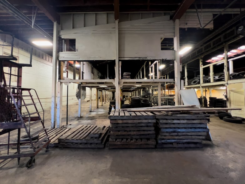 More Photos Of 7829-7839 W Grand Ave, Elmwood Park Warehouse For Sale