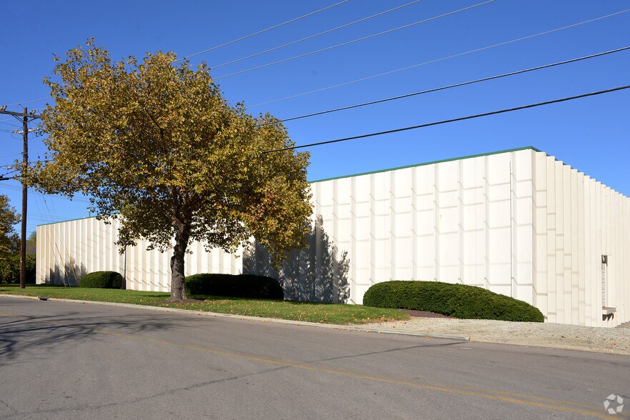 More Photos Of 338-348 Circle Freeway Dr, Cincinnati Warehouse For Lease