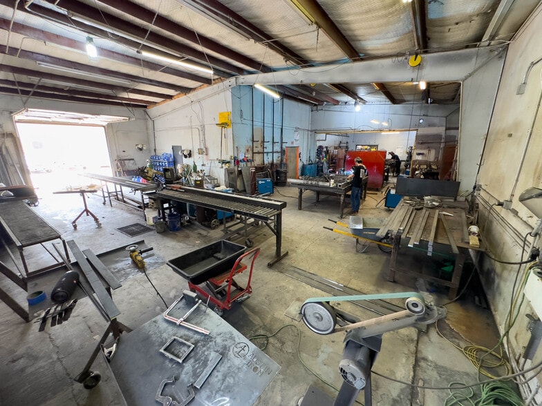 More Photos Of 9606 Old Manor Rd, Austin Warehouse For Sale