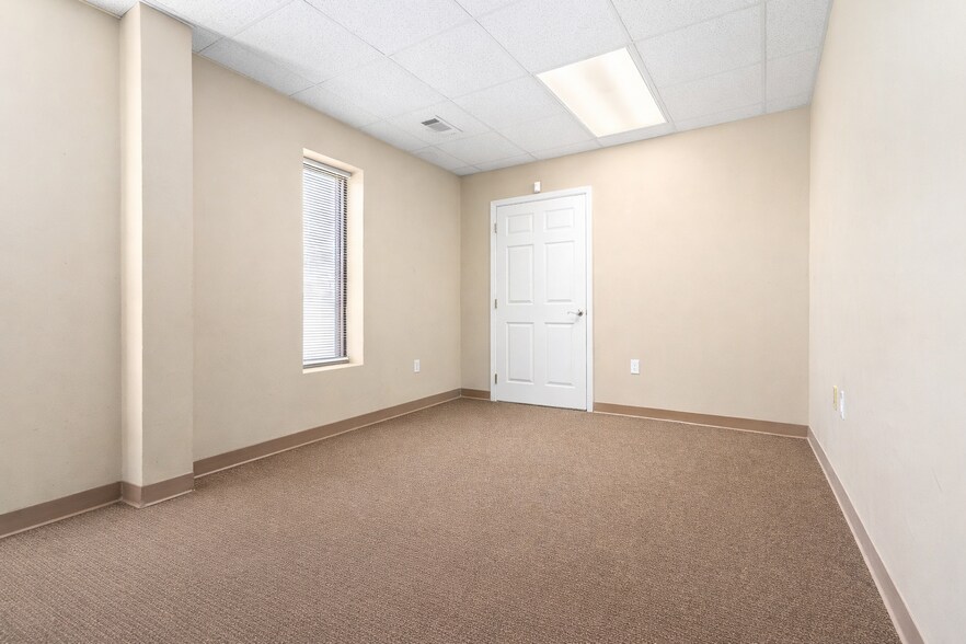 More Photos Of 1962 Mall Blvd, Auburn Warehouse For Sale