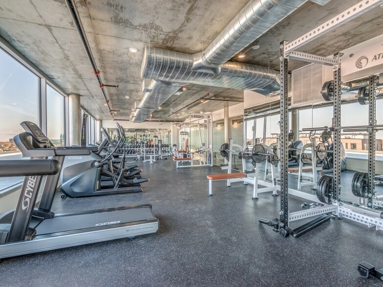 More Photos Of 7260 Rue Saint-Urbain, Montréal Office For Lease