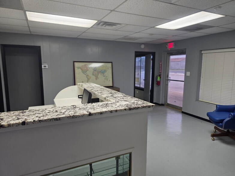 More Photos Of 201 W Front St, Sealy Light Distribution For Sale