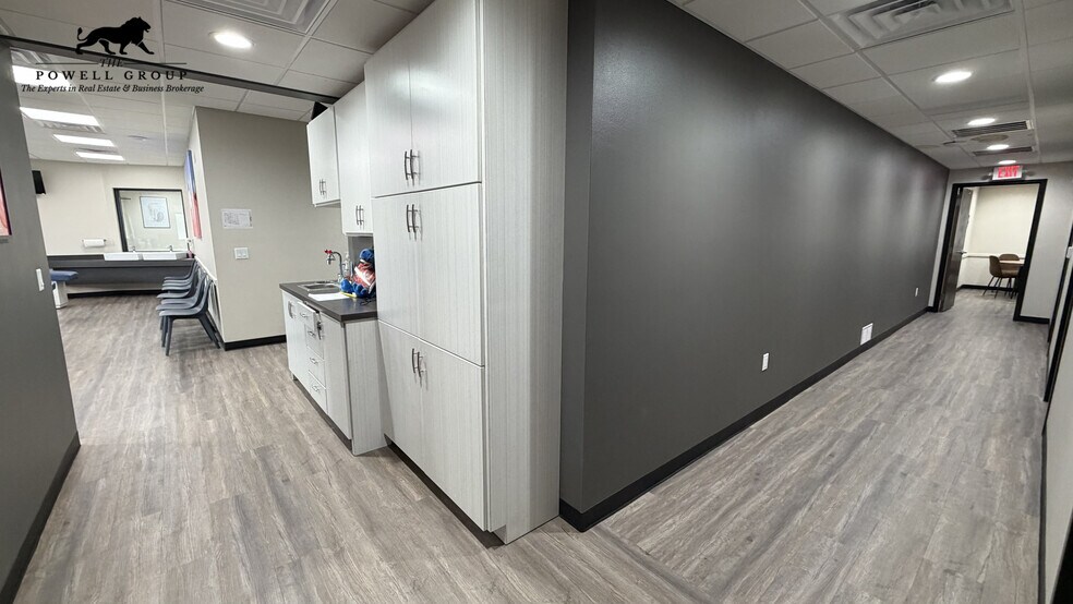 More Photos Of 2615 W 24th St, Plainview Medical For Sale