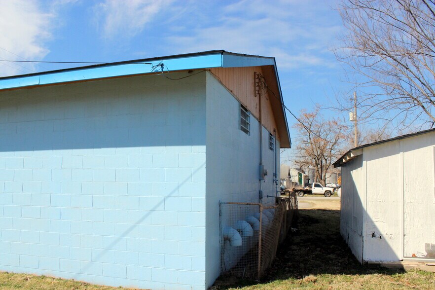 More Photos Of 302 E Third St, Lowry City Freestanding For Sale