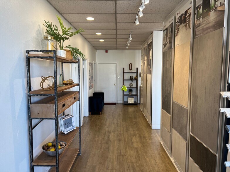 More Photos Of 2630 Andjon Dr, Dallas Distribution For Lease