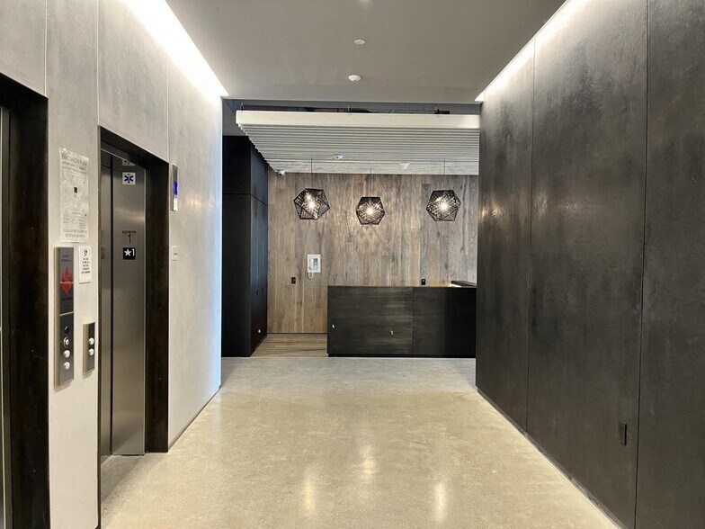 More Photos Of 3000 Crenshaw Blvd, Los Angeles Office For Lease