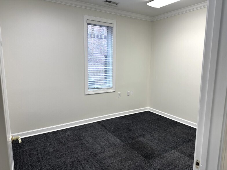 More Photos Of 8402 Six Forks Rd, Raleigh Office For Lease