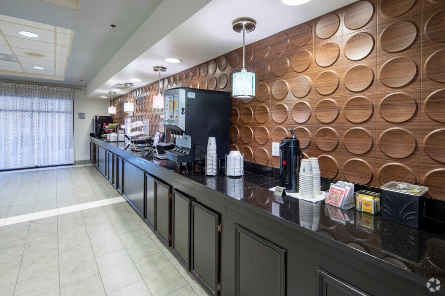 More Photos Of 129 Brickerton St, Columbus Hotel For Sale