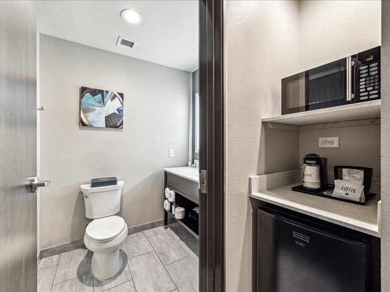 More Photos Of 21119 Interstate 45, Spring Hotel For Sale