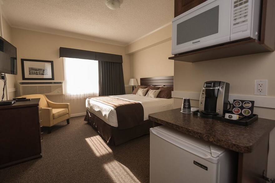 More Photos Of 5702 47th Ave, Lamont Hotel For Sale