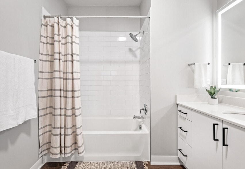 More Photos Of 7215 N District Ave, Lincolnwood Apartments For Lease