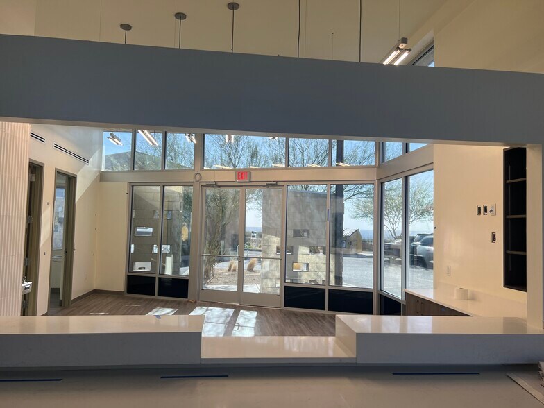 More Photos Of 6301 Northern Pass Dr, El Paso Office For Sale