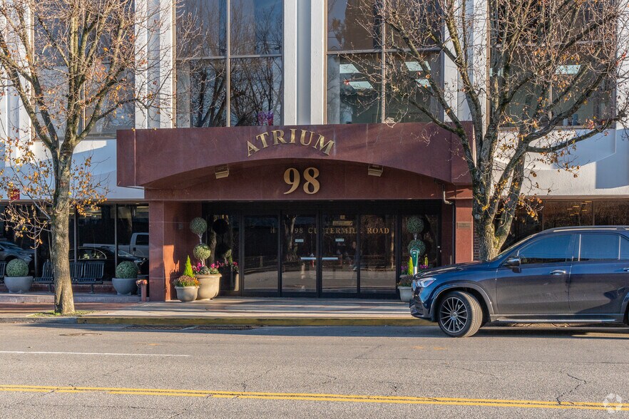 More Photos Of 98 Cuttermill Rd, Great Neck Office For Lease