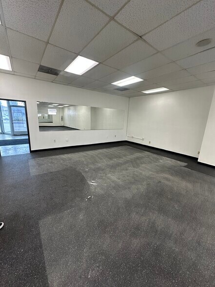 More Photos Of 501 W 17th St, Santa Ana Storefront Retail Office For Lease