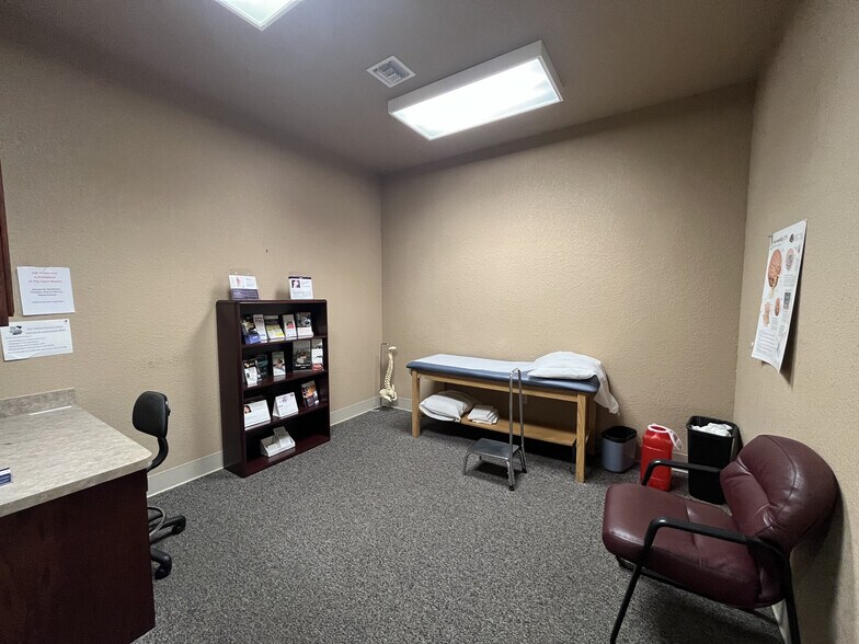 More Photos Of 1314 E Sonterra Blvd, San Antonio Office For Sale