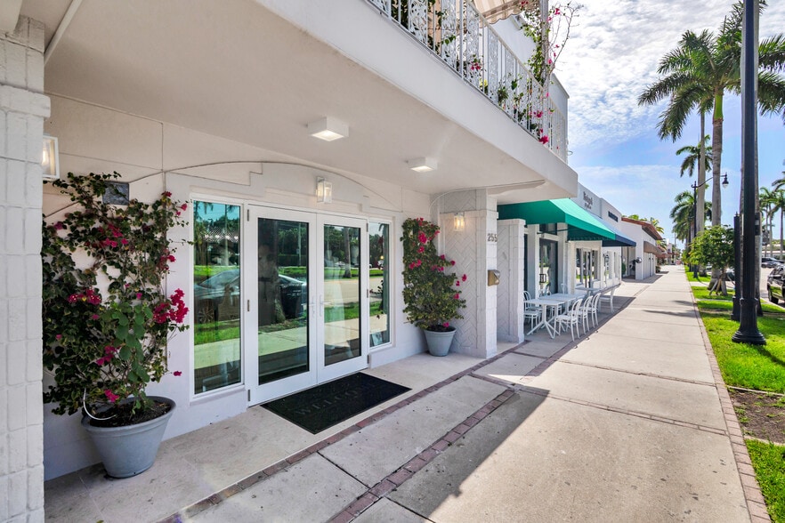 More Photos Of 255 Royal Poinciana Way, Palm Beach Storefront Retail Residential For Lease